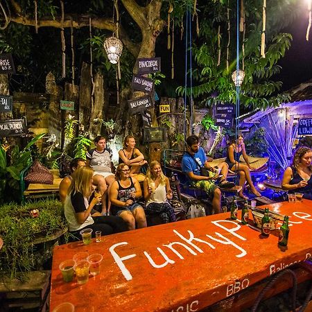 Funky Place Lovina  Luaran gambar