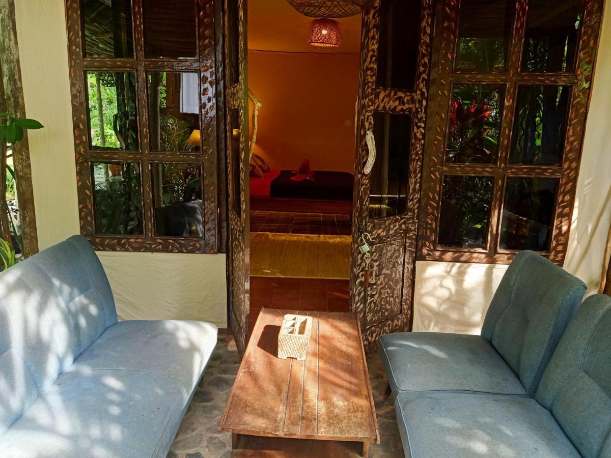 Funky Place Lovina  Luaran gambar