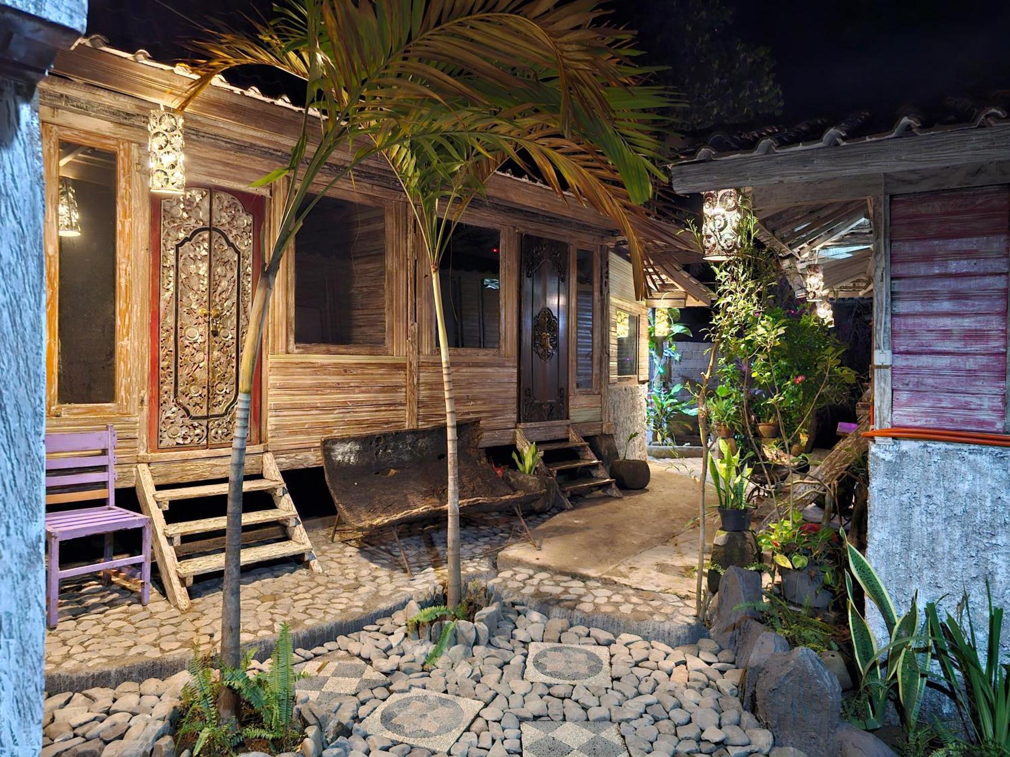 Funky Place Lovina  Luaran gambar